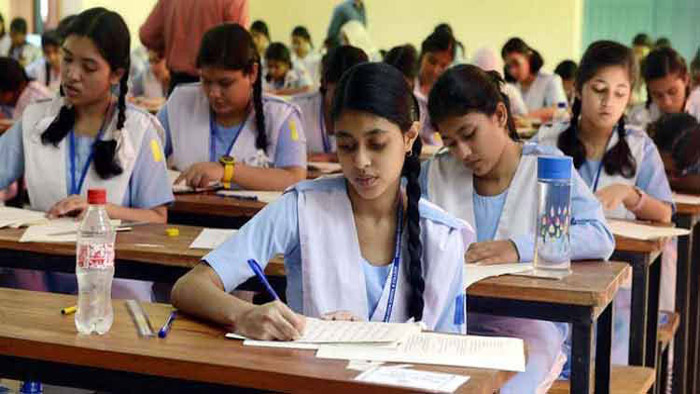 চলতি বছরের এইচএসসি ও সমমান পরীক্ষা জুন মাসের শেষের দিকে হতে পারে