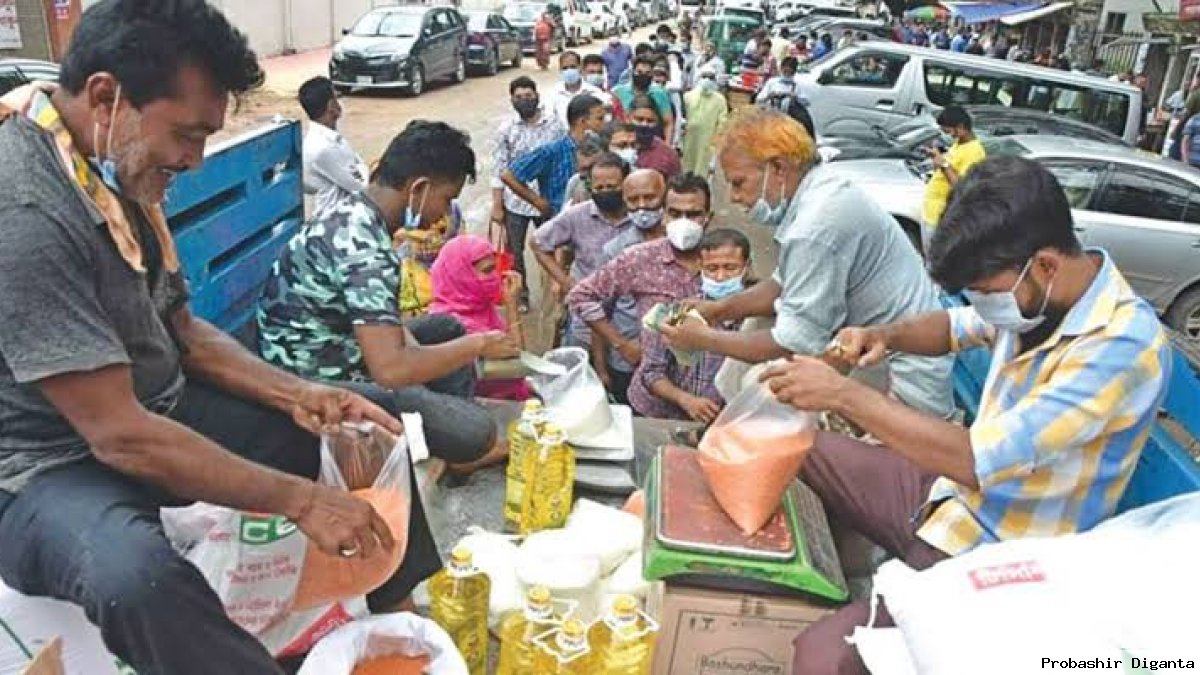 আজ থেকে সারাদেশে টিসিবির পণ্য বিক্রি শুরু