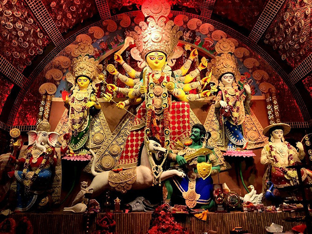 মহাষষ্ঠীর মধ্য দিয়ে আজ দুর্গাপূজা শুরু হয়েছে