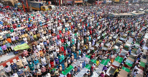 তুরাগতীরে দেশের বৃহত্তম জুমার জামাত অনুষ্ঠিত