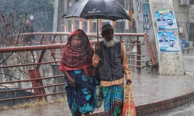 সারা দেশে কনকনে শীতের মধ্যে বৃষ্টির আভাস দিয়েছে আবহাওয়া অফিস