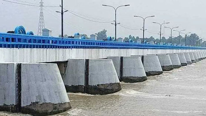 পাহাড়ি ঢল ও বৃষ্টিপাতে তিস্তা নদীর পানি আবারও বেড়ে বিপৎসীমার কাছাকাছি পৌঁছেছে