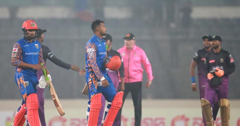 আজ নিজেদের প্রথম ম্যাচে খুলনা ৪ উইকেটে হারিয়েছে চট্টগ্রামকে