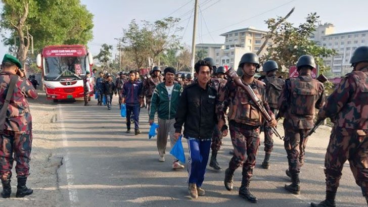 পালিয়ে আসা বিজিপিসহ মিয়ানমারের নাগরিকদের হস্তান্তর চলছে