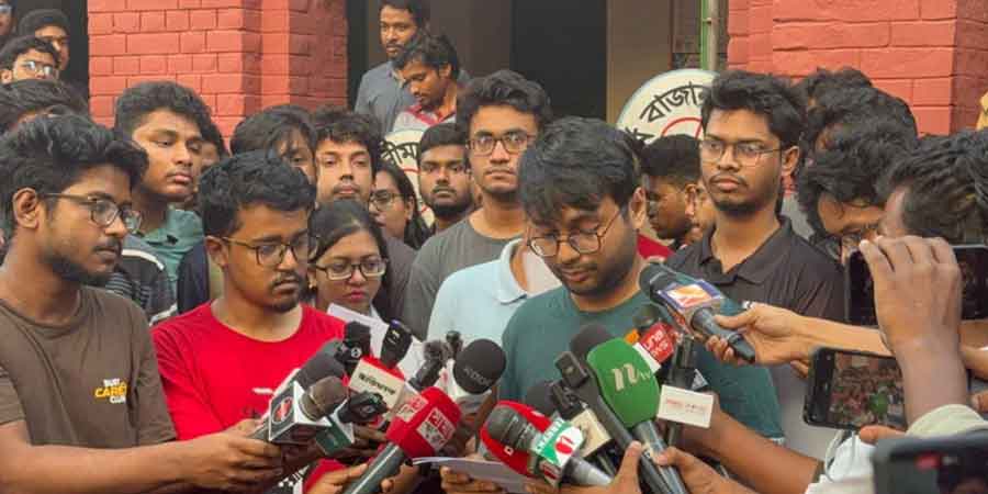 ছাত্ররাজনীতিমুক্ত ক্যাম্পাসের দাবিতে বুয়েটে পরীক্ষা বর্জন