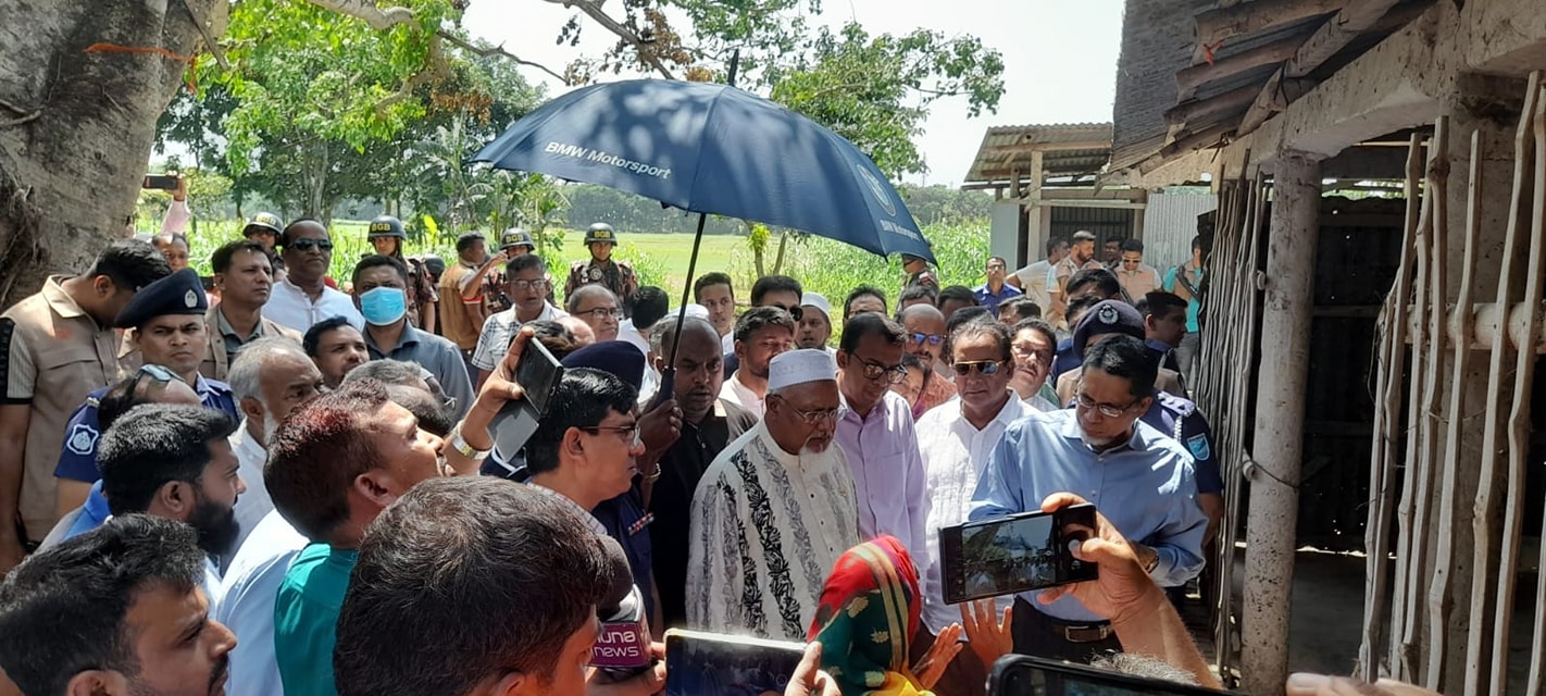ফরিদপুরে দুইজন নিহতের ঘটনাস্থল  কৃষ্ণনগর গ্রাম পরিদর্শন করলেন ধর্মমন্ত্রী ফরিদুল হক খান
