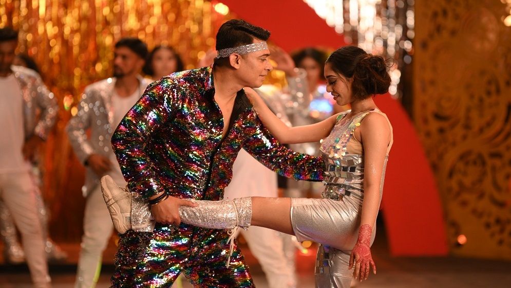 ‘বিড়ি’ গানে নব্বই দশকের হিরোর লুকে হাজির হয়েছেন ভাইরাল কিং জায়েদ খান