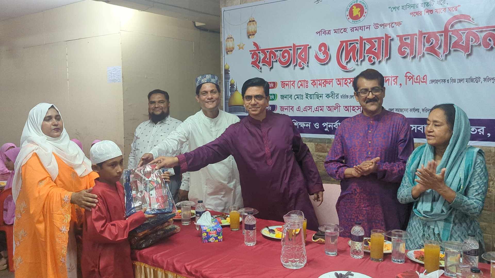 শেখ রাসেল শিশু প্রশিক্ষন ও পূর্ণবাসন কেন্দ্রে দুই শতাধিক এতিম শিশু পেল ঈদের নতুন পোশাক