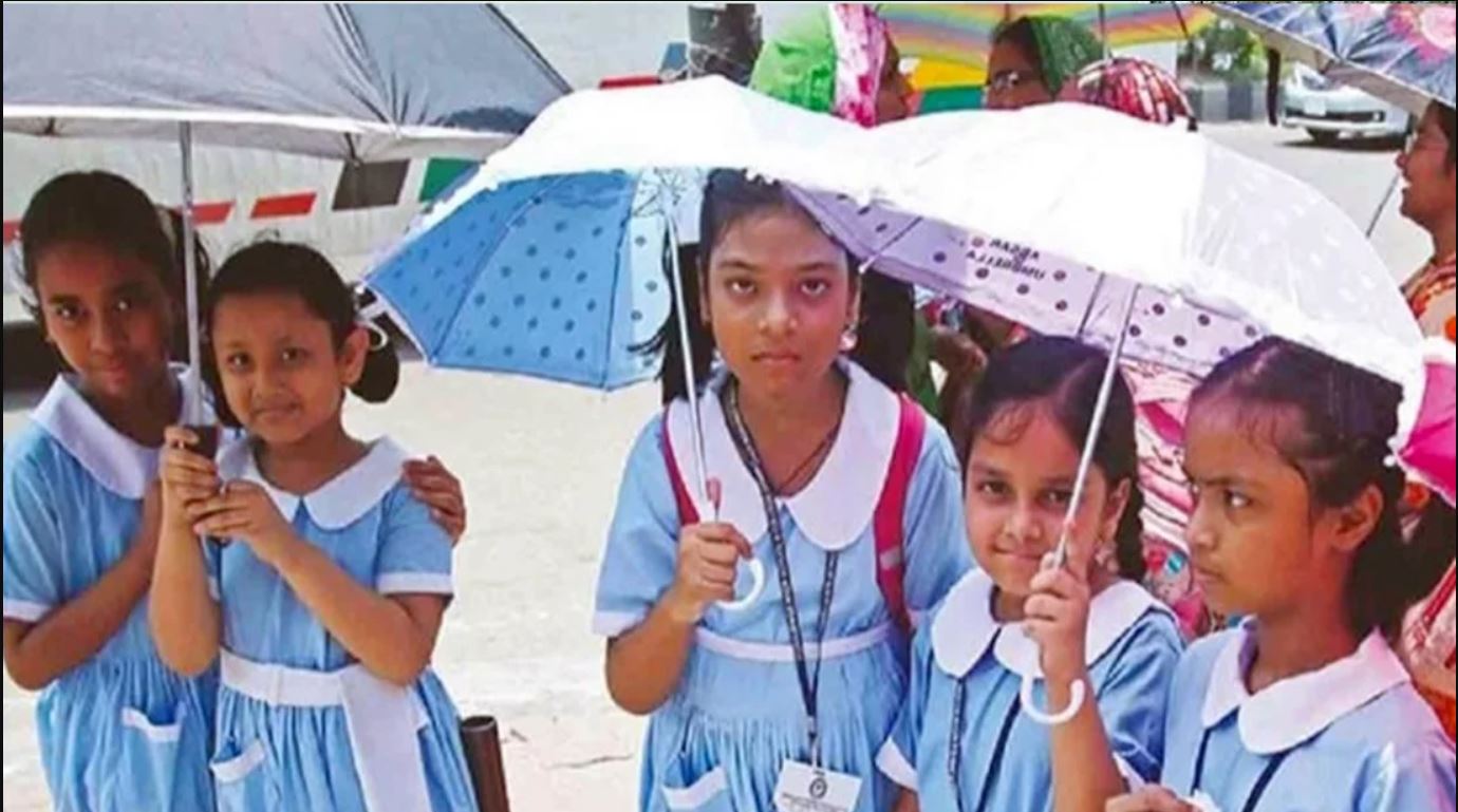 সারাদেশে আজ থেকে পুরোদমে খুলেছে শিক্ষাপ্রতিষ্ঠান