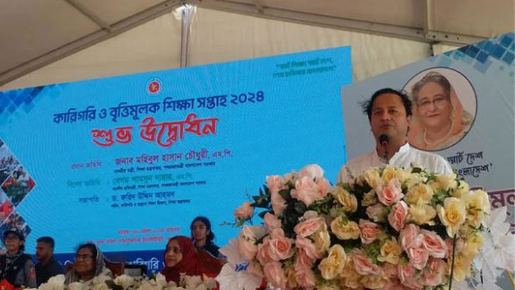 "কিছু হলেই স্কুল বন্ধ করে দেওয়ার আলোচনা কেন?" শিক্ষামন্ত্রী