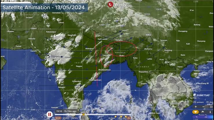 বৃষ্টিপাতের আশঙ্কা থেকে ভারতের চারটি রাজ্যে রেড অ্যালার্ট জারি করেছে দেশটির আবহাওয়া বিভাগ