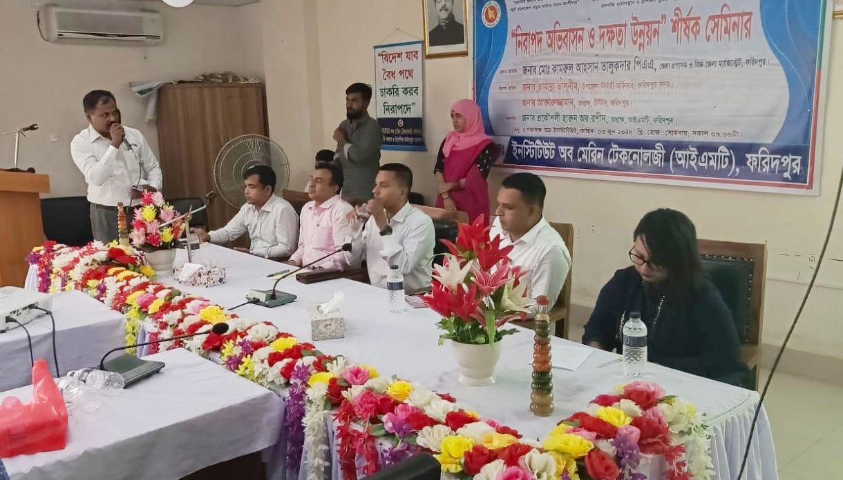 ‘সরকারি এতো সুযোগ-সুবিধার কথা বলা হলেও মানুষ কেন দালালদের খপ্পড়ে পড়ে প্রতারিত হয় সে বিষয়ে আমাদের ভাবতেহবে’