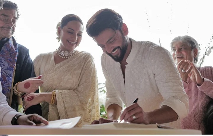 প্রেমিক জাহির ইকবালের সঙ্গে বিয়ের বন্ধনে আবদ্ধ হলেন বলিউড অভিনেত্রী সোনাক্ষী সিনহা