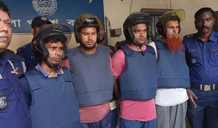 কারাগারের ছাদ কেটে পালিয়ে যাওয়ার ১৪ মিনিট পর পুলিশের হাতে আটক