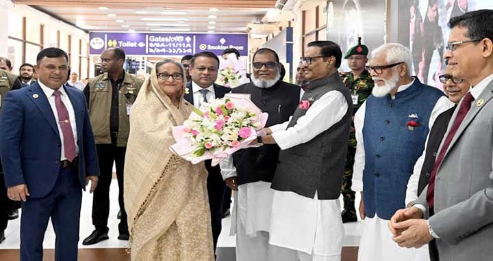 নয়াদিল্লি থেকে  ঢাকায় ফিরেছেন প্রধানমন্ত্রী শেখ হাসিনা