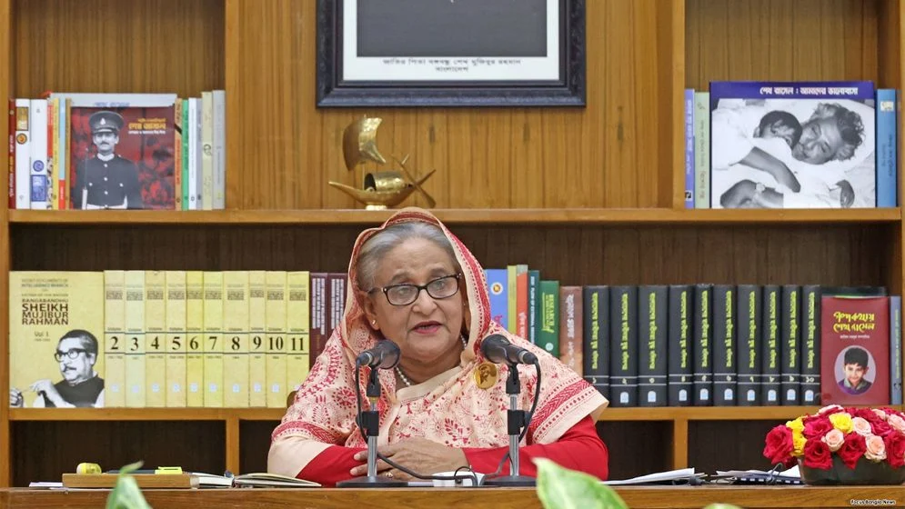 মুক্তিযোদ্ধাদের বিরুদ্ধের কথা বলার অধিকার তাদের কে দিয়েছে?