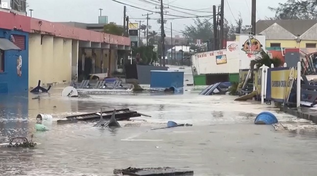 যুক্তরাষ্ট্রের টেক্সাসে বেরিলের তাণ্ডবে বিদ্যুৎহীন হয়ে পড়েছেন ২৭ লাখেরও বেশি মানুষ