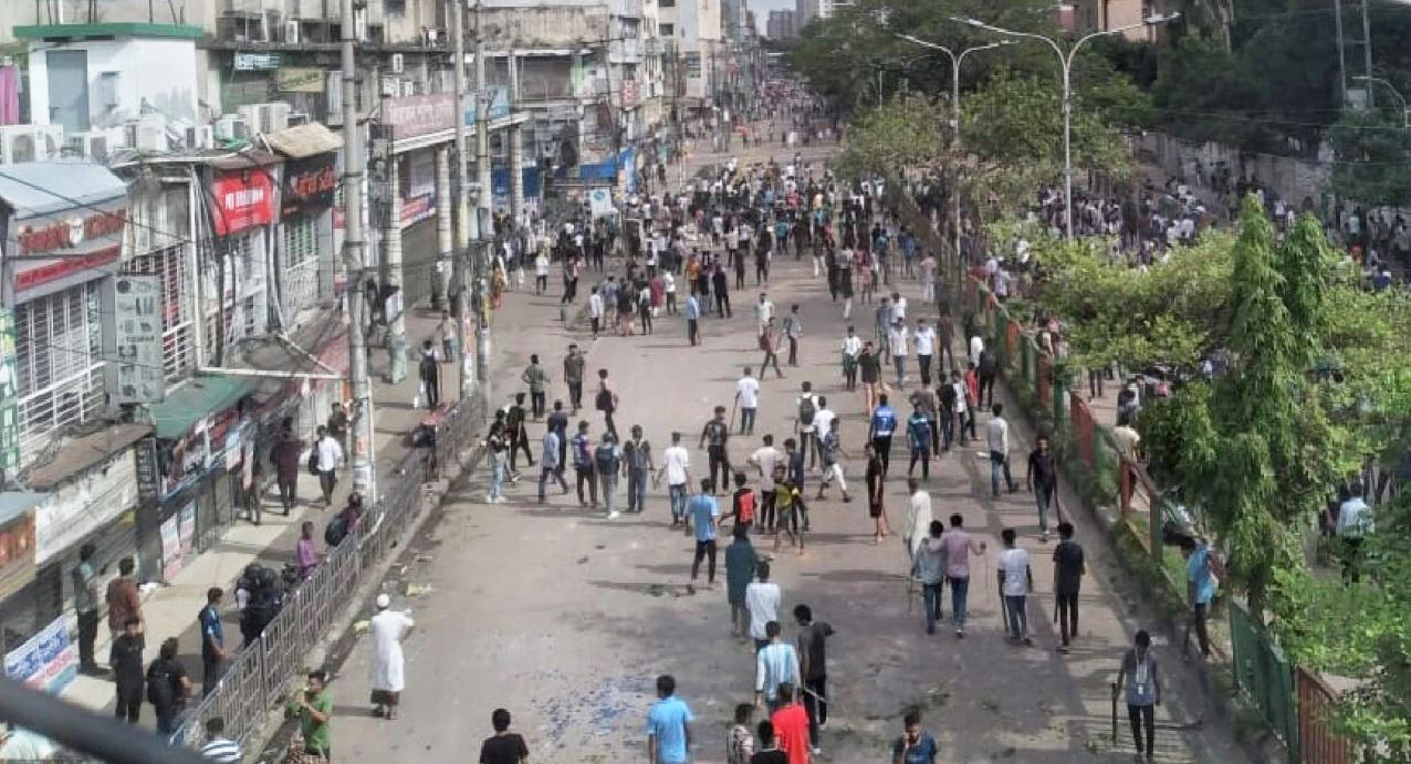 ঢাকা কলেজের সামনের সড়কে সংঘর্ষে এক যুবক নিহত