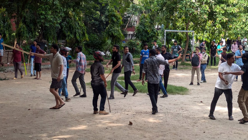 ঢাকা বিশ্ববিদ্যালয়ে কোটা আন্দোলনকারীদের সঙ্গে ছাত্রলীগের ব্যাপক সংঘর্ষ