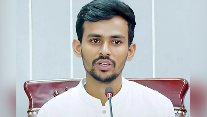 ‘চট করে ঢুকে পড়া’ নিয়ে উপদেষ্টা আসিফের স্ট্যাটাস