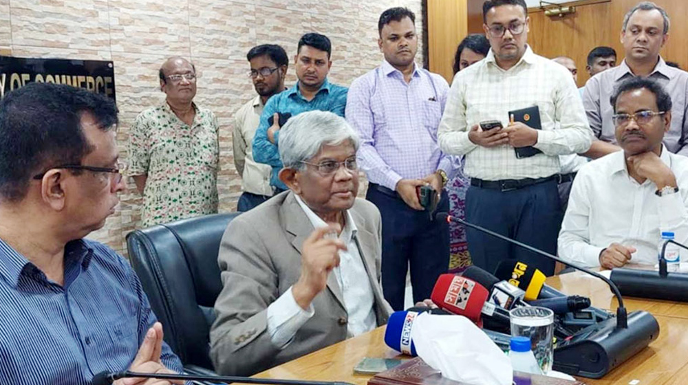 চাঁদাবাজি থেমে নেই, জানালেন অর্থ ও বাণিজ্য উপদেষ্টা