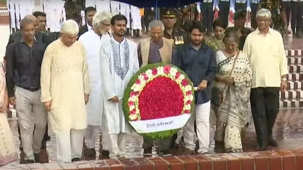 স্মৃতিসৌধে অন্তর্বর্তী সরকারের উপদেষ্টাদের শ্রদ্ধা