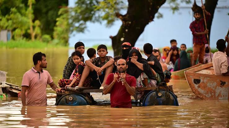 ‘অব্যবস্থাপনা’র কারণে প্রান্তিক এলাকায় ‘পৌঁছেনি’ ত্রাণ