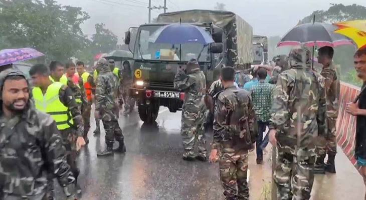 ফেনীতে ভয়াবহ বন্যা, উদ্ধারে সেনাবাহিনী-বিজিবি