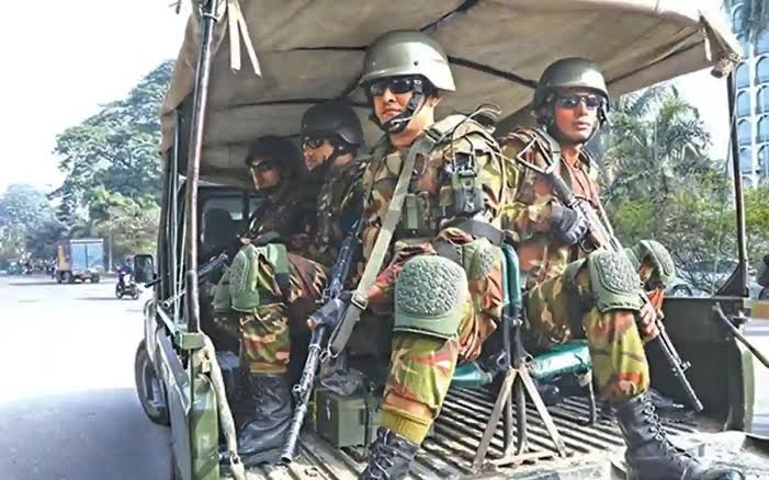 পুলিশ বাহিনী ঠিকভাবে কাজ শুরু করলে সেনাবাহিনী ব্যারাকে ফেরত যাবে: সেনা প্রধান