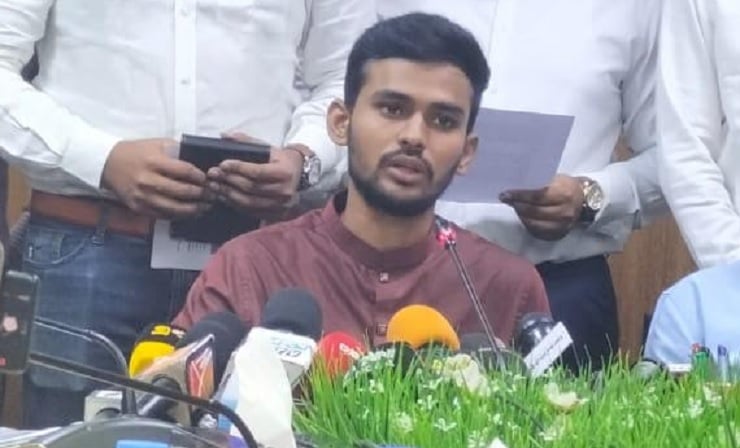 পোশাক শ্রমিকদের বকেয়া বেতন বৃহস্পতিবারের মধ্যে পরিশোধ হবে: উপদেষ্টা আসিফ মাহমুদ