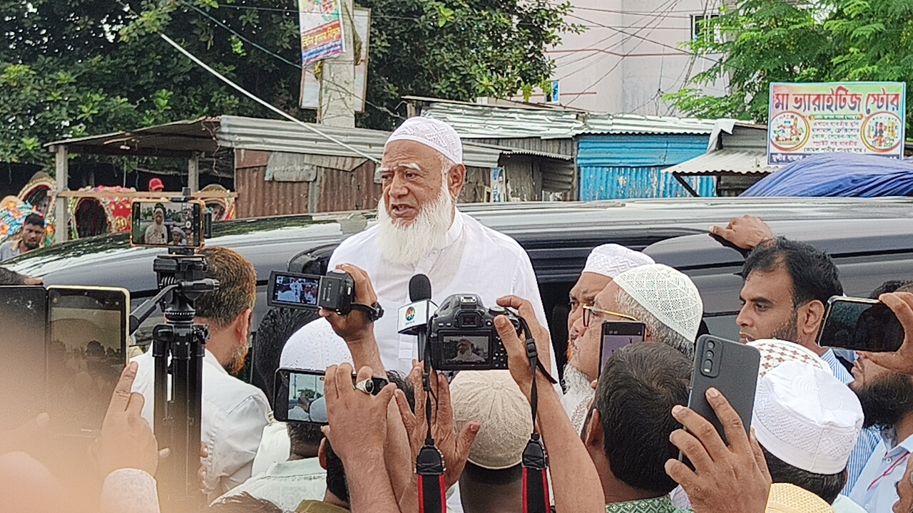 ফরিদপুরে জামায়াতের আমির: দূর্গাপুজাকে কেন্দ্র করে কোন মতলববাজ যেন সমাজের শান্তি শৃংখলা নষ্ট করতে না পারে সে ব্যাপারে সবাইকে সজাগ থাকতে হবে