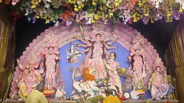 শারদীয় দুর্গোৎসব মহাষষ্ঠীর মধ্য দিয়ে শুরু হচ্ছে আজ