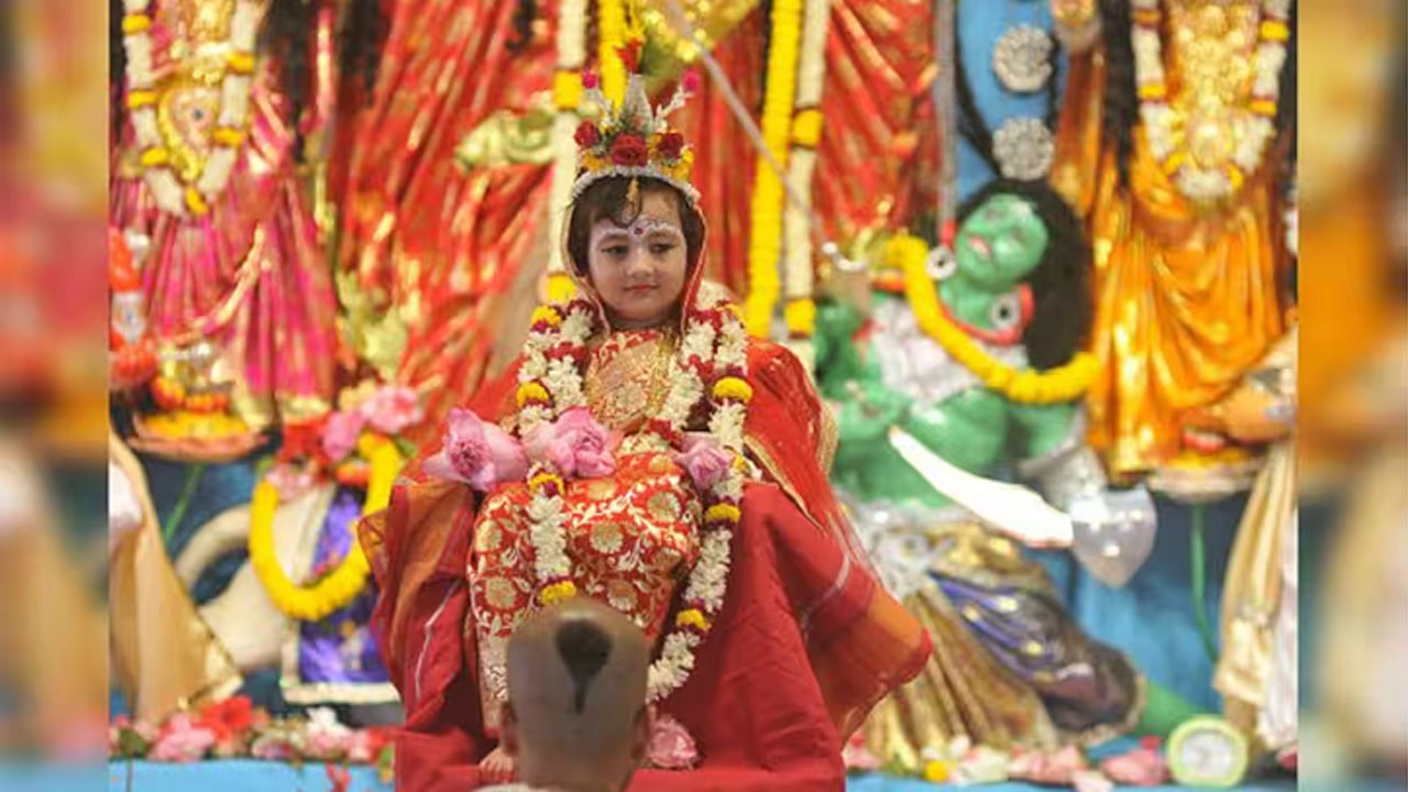 শারদীয় দুর্গাপূজার মহা অষ্টমী আজ, হবে কুমারী পূজা