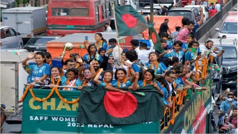 এবারও সাফ বিজয়ী ফুটবলার, কোচ ও তাদের সঙ্গে থাকা কর্মকর্তারা ছাদখোলা বাসে পাবেন সংবর্ধনা