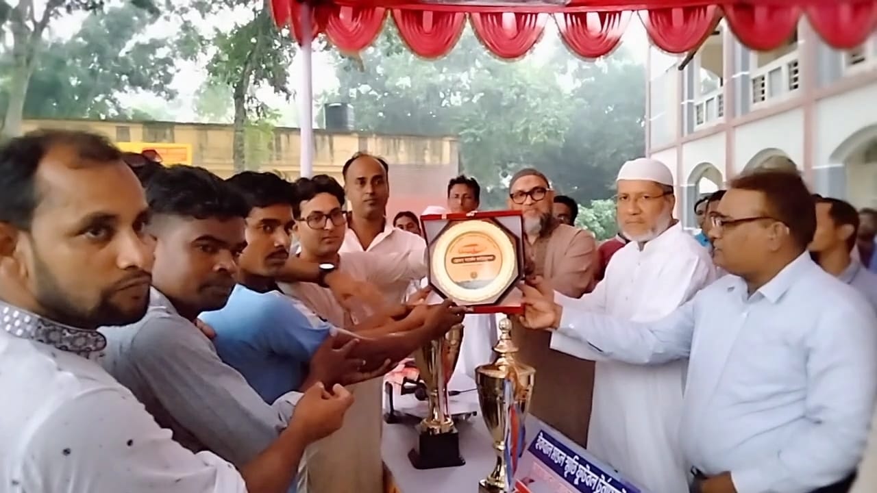 ফরিদপুরে ইকবাল মন্ডল স্মৃতি ফুটবল টুর্নামেন্টের ফাইনাল খেলা অনুষ্ঠিত