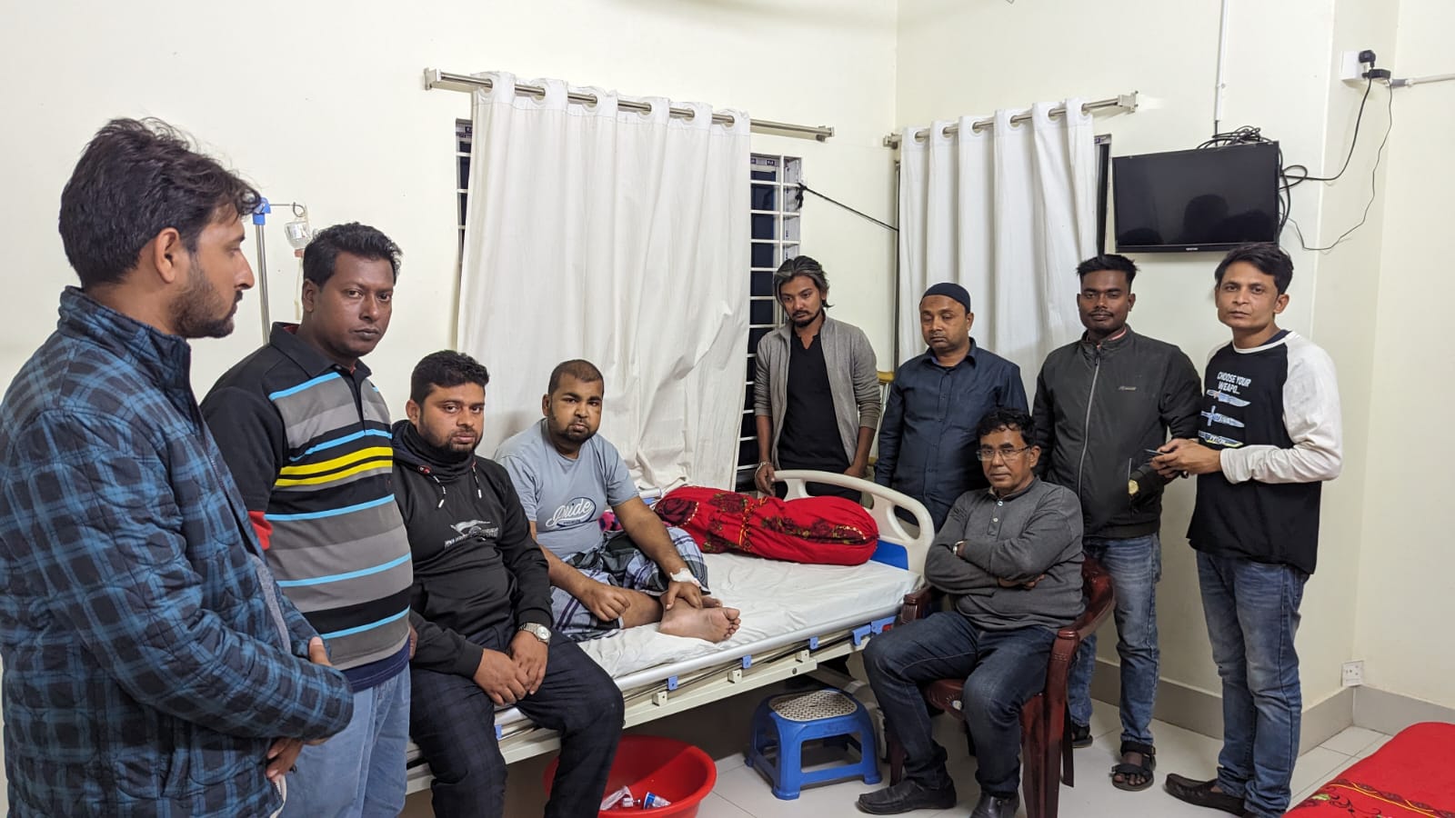 ফরিদপুরে মৃত্যুর সঙ্গে পাঞ্জা লড়ছেন যুবদল নেতা রাজিব