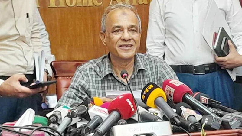 ভোটের সময় এসপি-ওসিদের লটারির ভিত্তিতে বদলি করা হবে: স্বরাষ্ট্র উপদেষ্টা