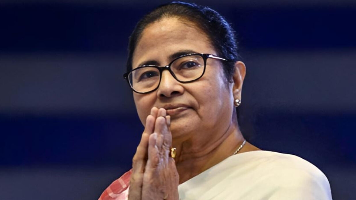 হাদি হত্যা নিয়ে মন্তব্যের জেরে মমতার বিরুদ্ধে রাষ্ট্রদ্রোহের অভিযোগ