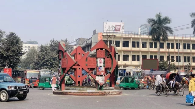 জিরো পয়েন্ট ও আওয়ামী লীগের কার্যালয় পাহারা দিচ্ছেন ছাত্র-জনতা