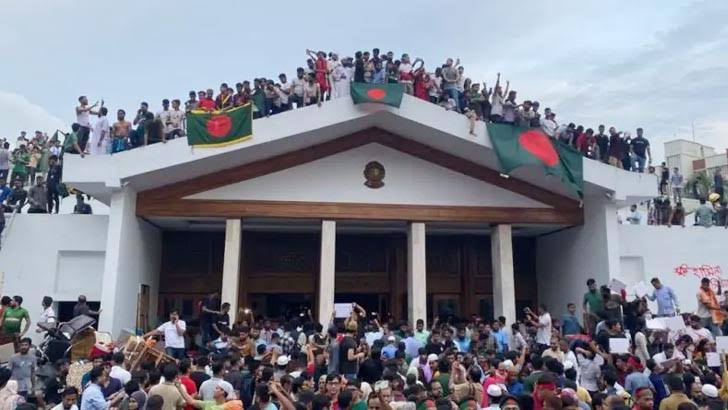 গণভবনকে জাদুঘরে রূপ দিতে ১৯ সদস্যের কমিটি গঠন করেছে অন্তর্বর্তী সরকার
