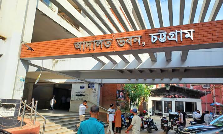 কর্মবিরতি পালন করছেন চট্টগ্রামের আইনজীবীরা