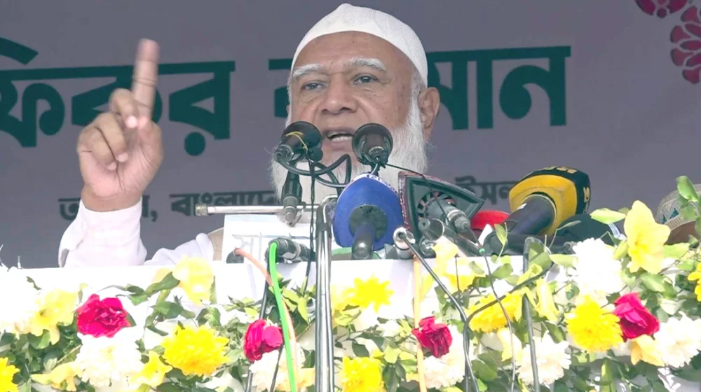 দেশের মানুষ বুক পেতে দিয়ে, ডানা মেলে দিয়ে বলতে পারে গুলি কর, আর ভয় দেখাবেন না: জামায়াতের আমির