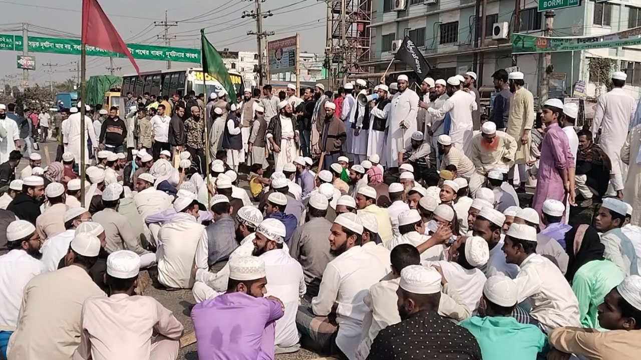 ঢাকা-ময়মনসিংহ মহাসড়ক অবরোধ করে বিক্ষোভ, বিজিবি মোতায়েন
