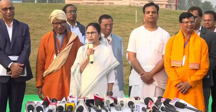 পুরো বিষয়টি হচ্ছে ভারত সরকারের, আমরা শুধু চাই বাংলাদেশ সংখ্যালঘুদের রক্ষা করুক: মমতা