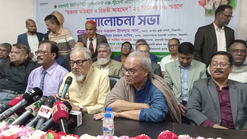 গুরুত্বপূর্ণ নথিপত্র চাওয়ার পরেই সচিবালয়ে আগুনের ঘটনায় জনমনে প্রশ্ন দেখা দিয়েছে: রিজভী