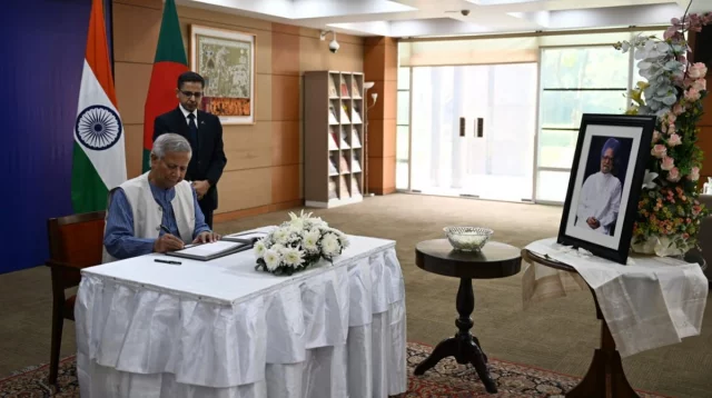 ভারতীয় সাবেক প্রধানমন্ত্রী মনমোহন সিংয়ের প্রতি গভীর শ্রদ্ধা জানিয়েছেন প্রধান উপদেষ্টা ড. মুহাম্মদ ইউনূস