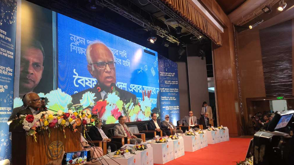 সব শিক্ষার্থীর হাতে নতুন বই তুলে দিতে না পেরে শিক্ষার্থী ও অভিভাবকদের কাছে আমরা আন্তরিক দুঃখিত: শিক্ষা উপদেষ্টা