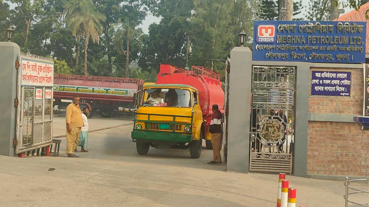 সকাল ৮টায় ১৬ জেলার ডিপো থেকে জ্বালানি তেল উত্তোলন শুরু হয়েছে