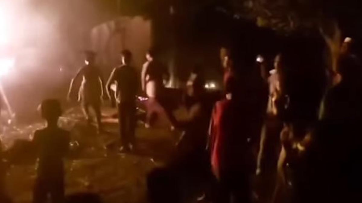 মাগুরায় ধর্ষকের বাড়িতে বিক্ষুব্ধ জনতার আগুন