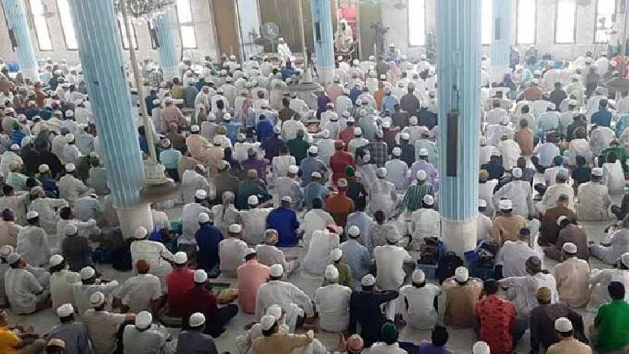 জুমাতুল বিদায় বায়তুল মোকাররমে ঢল নেমেছে ধর্মপ্রাণ মুসল্লিদের